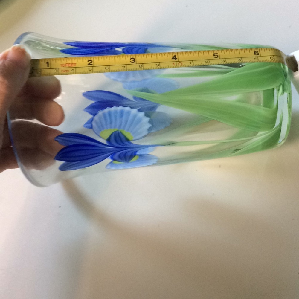 Orient & Flume Fine art glass vase blue iris flowers - Picture 5 of 8